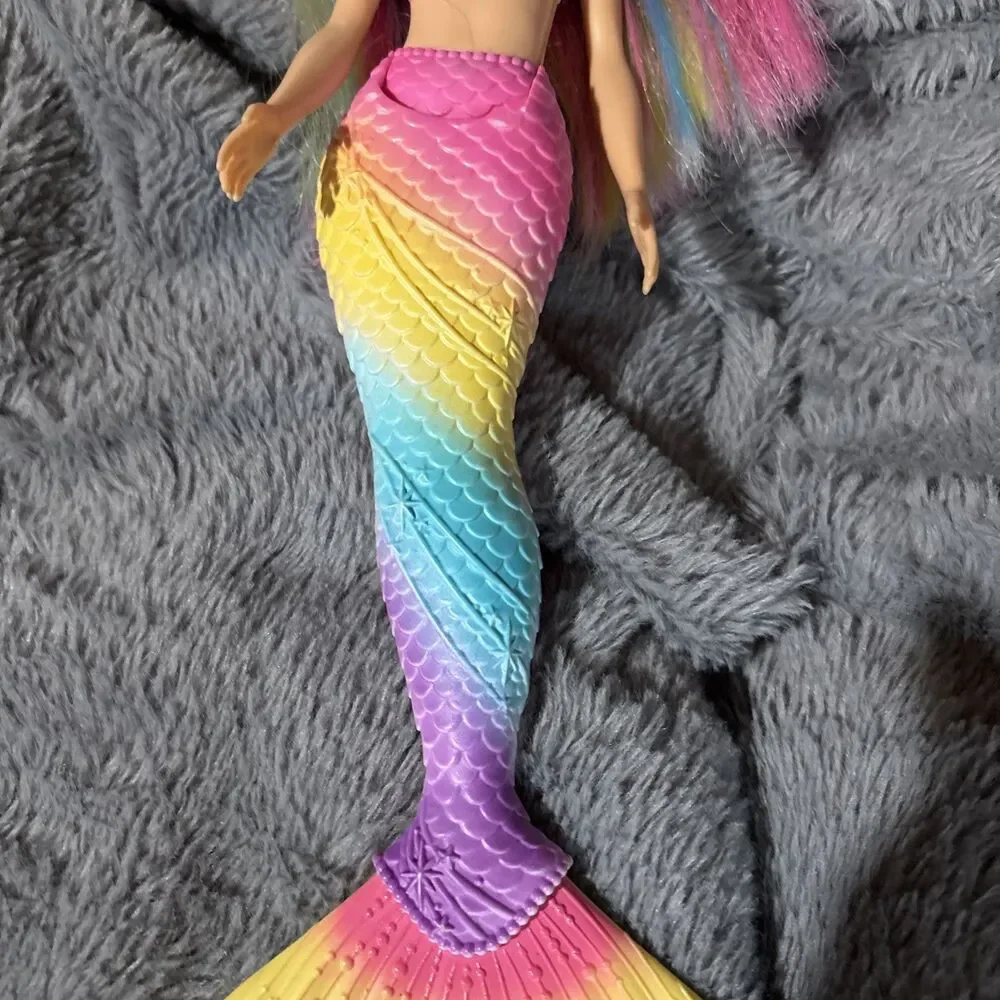 Mattel 2013 Barbie Dreamtopia Rainbow Magic Color Changing Hair Mermaid Doll